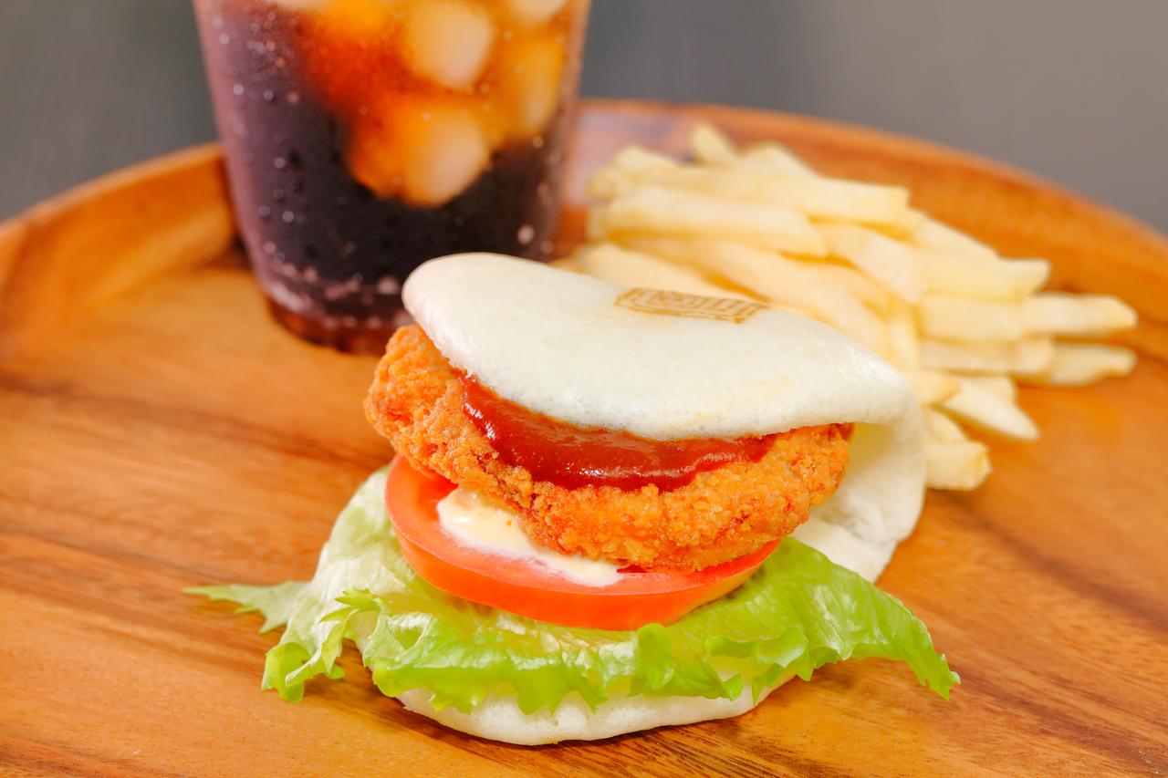 画像: ■やみつきチキンフィレバーガー (トマト・レタス入り) 単品価格:500円(税込)