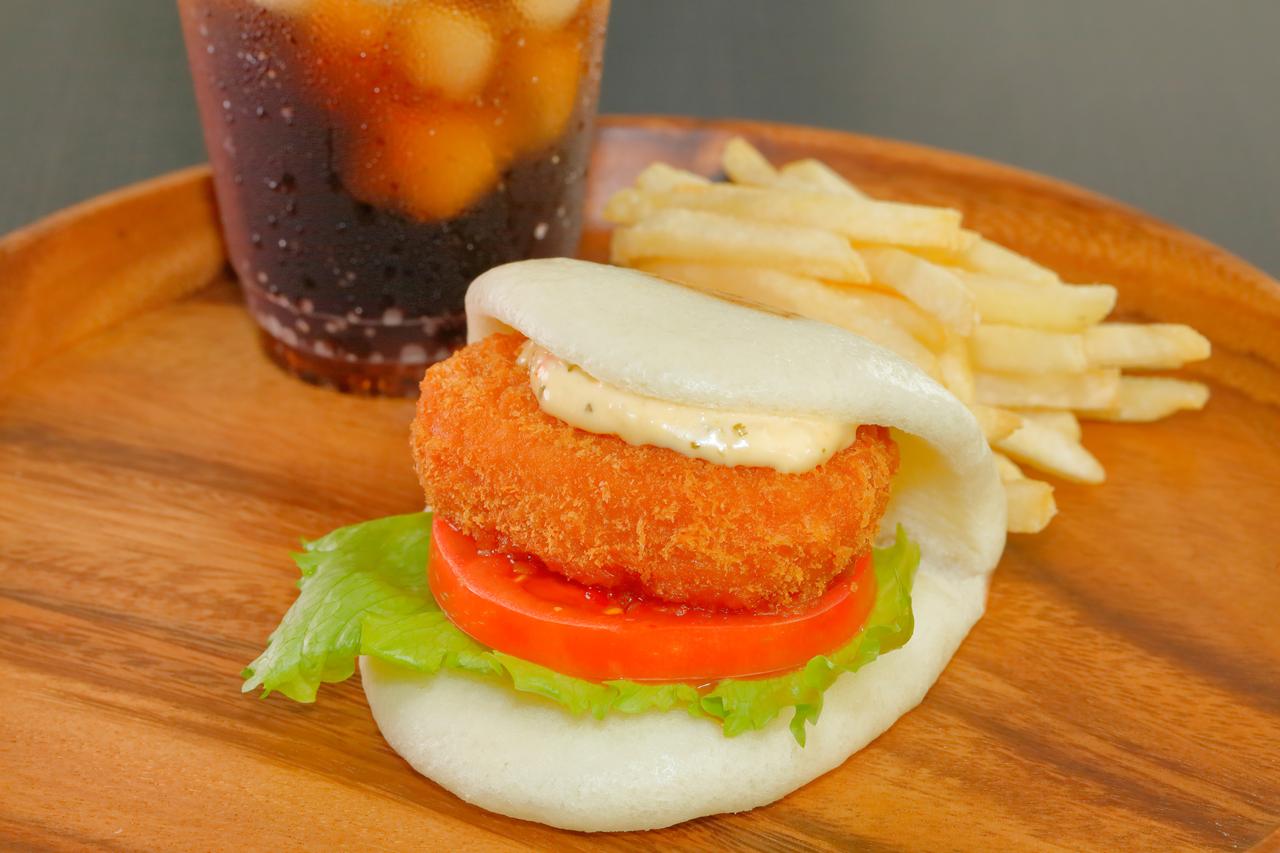 画像: ■激ぷりエビカツバーガー (トマト・レタス入り) 単品価格:600円(税込)