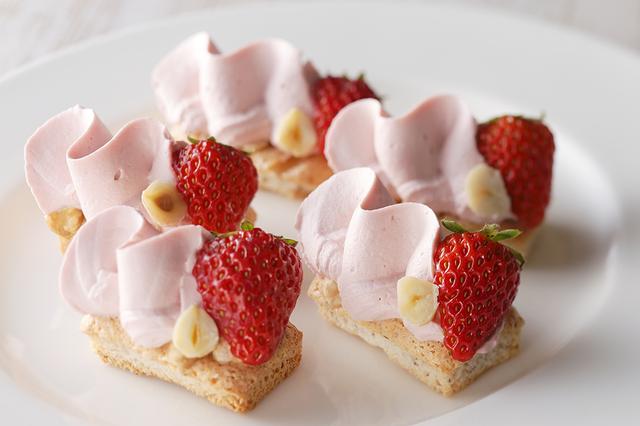 画像: いちごとホワイトチョコレートのビスキュイ