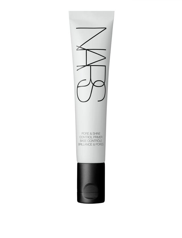 画像: NARS ポア&シャインコントロールプライマー (本体 4,000円+税) 内容量 30mL 瞬時に⽑⽳を⽬⽴たなくし、時間が経っても⽑⽳が⽬⽴たないまま。 テカリをおさえ、メイクの仕上がりの美しさを持続させます。 ●つけたての仕上がり:⽑⽳が⽬⽴たなくなり、ソフトフォーカスパウダーがマットな肌を保ちます。 ●⻑期的なメリット: アフリカンホワイトウッド、オレアノール、ペプチド配合で肌バランスを調整します。 オイルフリー処⽅