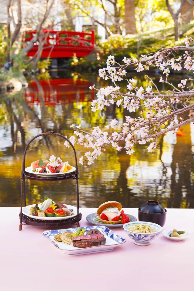画像: 日本庭園内の桜景色を望みながら楽しむ、お花見ランチ 「花篭ステーキ御膳」 鉄板焼「清泉亭」(日本庭園内)