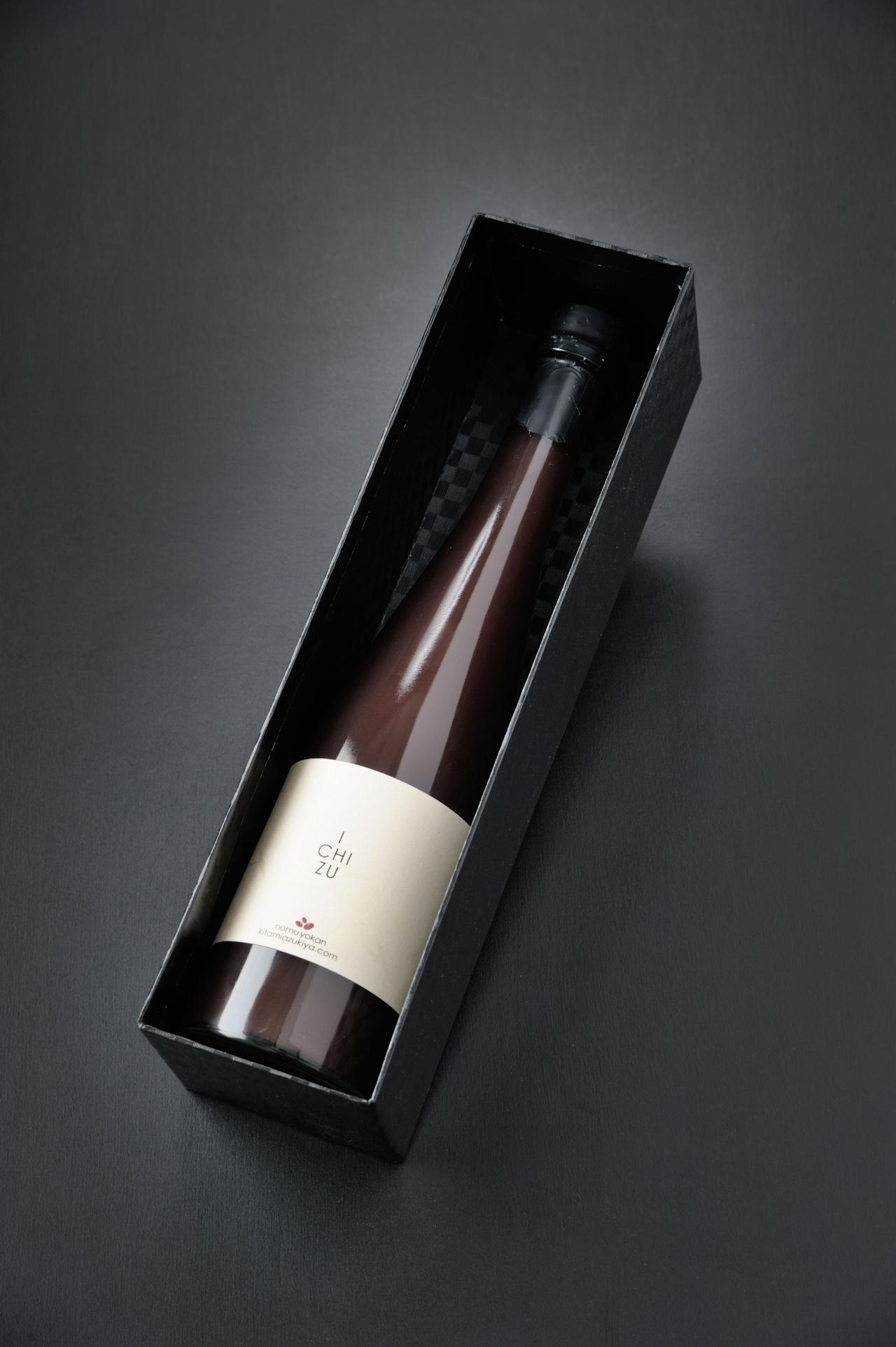 画像: 高級感がある見た目でギフトにも最適 ワインボトルに入った『飲む羊羹 ICHIZU』は見た目もおしゃれで高級感があり、ギフトでのご利用に最適です。贅沢な一時を演出します。