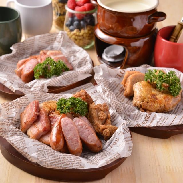 画像: 「ダブルフォンデュ食べ放題」(980円) こちらは平日限定で「クラシックチーズフォンデュソース」「ミート盛り合わせ(フリット/グリルチキン/ウィンナー/餃子)」「産地直送 野菜パフェ」「バケット」の4品が食べ放題になるリーズナブルなコースです。