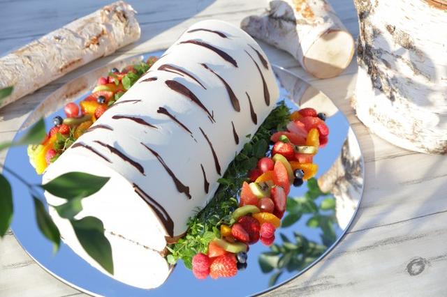 画像1: メインスイーツ「白樺ケーキ」
