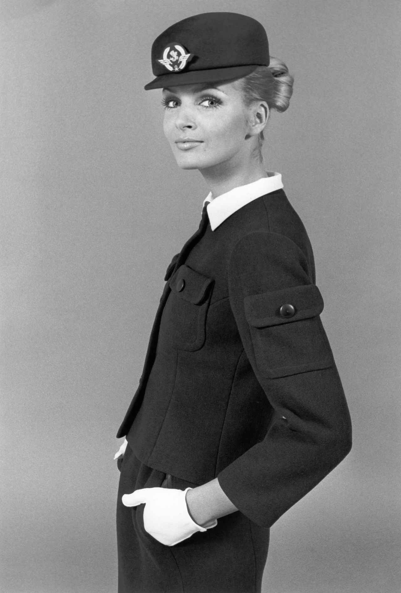 画像: バレンシアガ冬服スーツ1969(1) (C)Air France