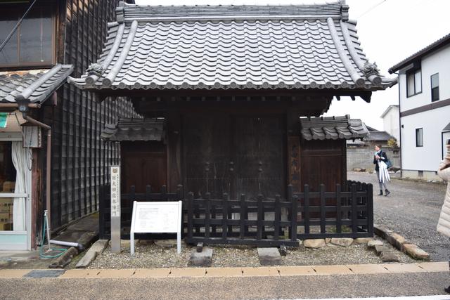 画像: 太田宿にはいたるところにこのような立派な門構えが残っています