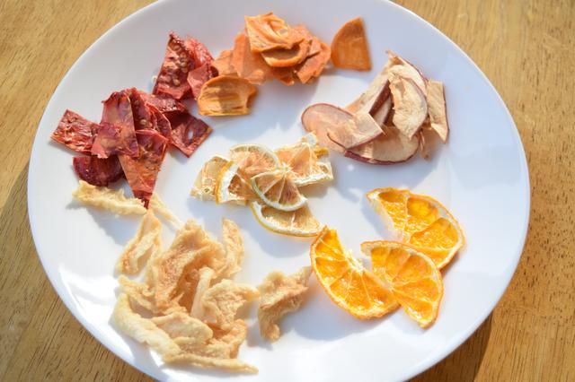 画像: 店内ではドライフルーツの試食も可能です