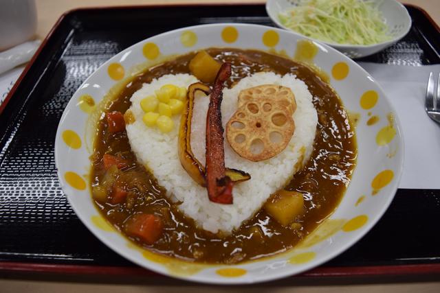 画像: ハーブ「ローゼル」のお茶とセットで800円です!
