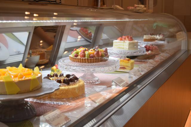 画像: 店内ではフレッシュケーキもいただくことができます