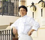 画像: ■植竹 隆政 Takamasa Uetake 1963年神奈川生まれ。高校卒業後、東京調理師専門学校で和食、中華、西洋料理を学ぶ。「バスタパスタ」の開業メンバーとして活躍した後、単身イタリアに渡る。3年間の修行中にオリーブオイルとイタリア野菜の美味しさに開眼。帰国後、「ビゴロッソ」の料理長を経て1999年代官山に「カノビアーノ」をオープン。予約の取れない人気店としても有名。