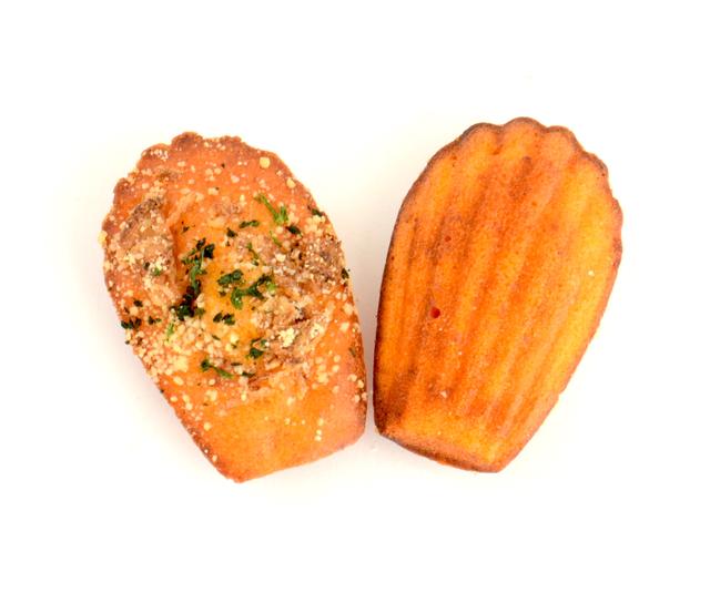 画像: NEAPOLITAN ナポリタン 230円(税込) 懐かしいナポリタンの味を再現。トマトとベーコン、オニオン風味のお食事系マドレーヌ