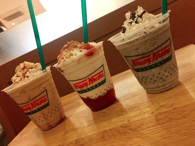 画像: (左から、クリスピーフローズン キャラメルラテ、クリスピーフローズン ストロベリーチーズケーキ、クリスピーフローズンクッキー&クリーム)