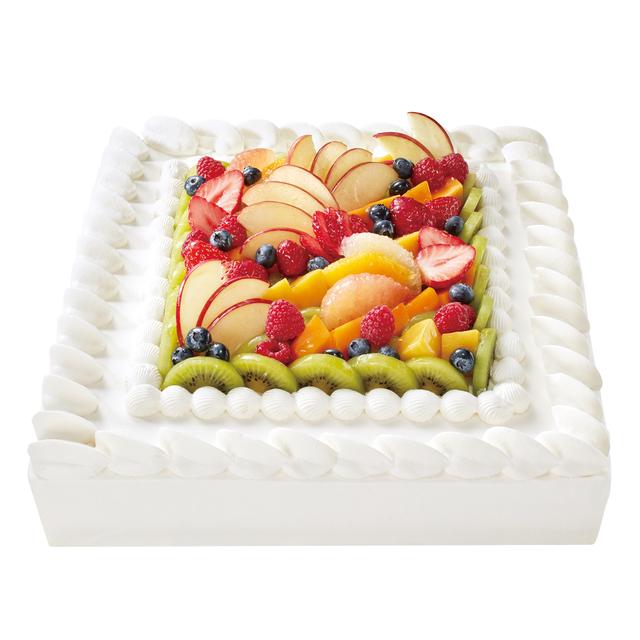 画像: ■価格:30cm×30cm 21,600円(税込)※約40名様分 ■販売期間:5月10日(水)~ 通年 ※ご注文は受け取りの4日前までにお願いいたします ■商品説明:定番人気のフルーツショートのパーティーサイズ。しっとりしたスポンジで、バランス良く配した季節のフルーツと口どけのよい生クリームをサンドしました。