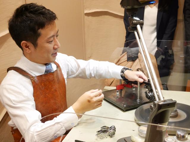 画像: 『ケイ・ウノ』は自社でのダイヤモンドカット・研磨にこだわっているそう