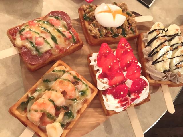画像: 食べ歩きにピッタリ!ワンハンドのワッフル