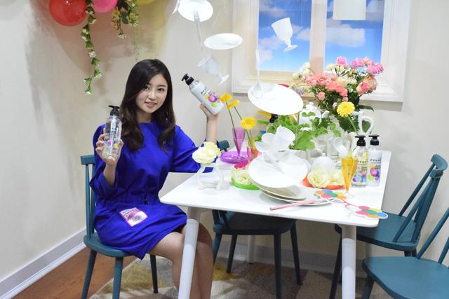 画像: ~Active & Smile~ カラフルなバルーンとテーブルセッティングが弾む気持ちを表現。アクティブな気分 www.kao.co.jp