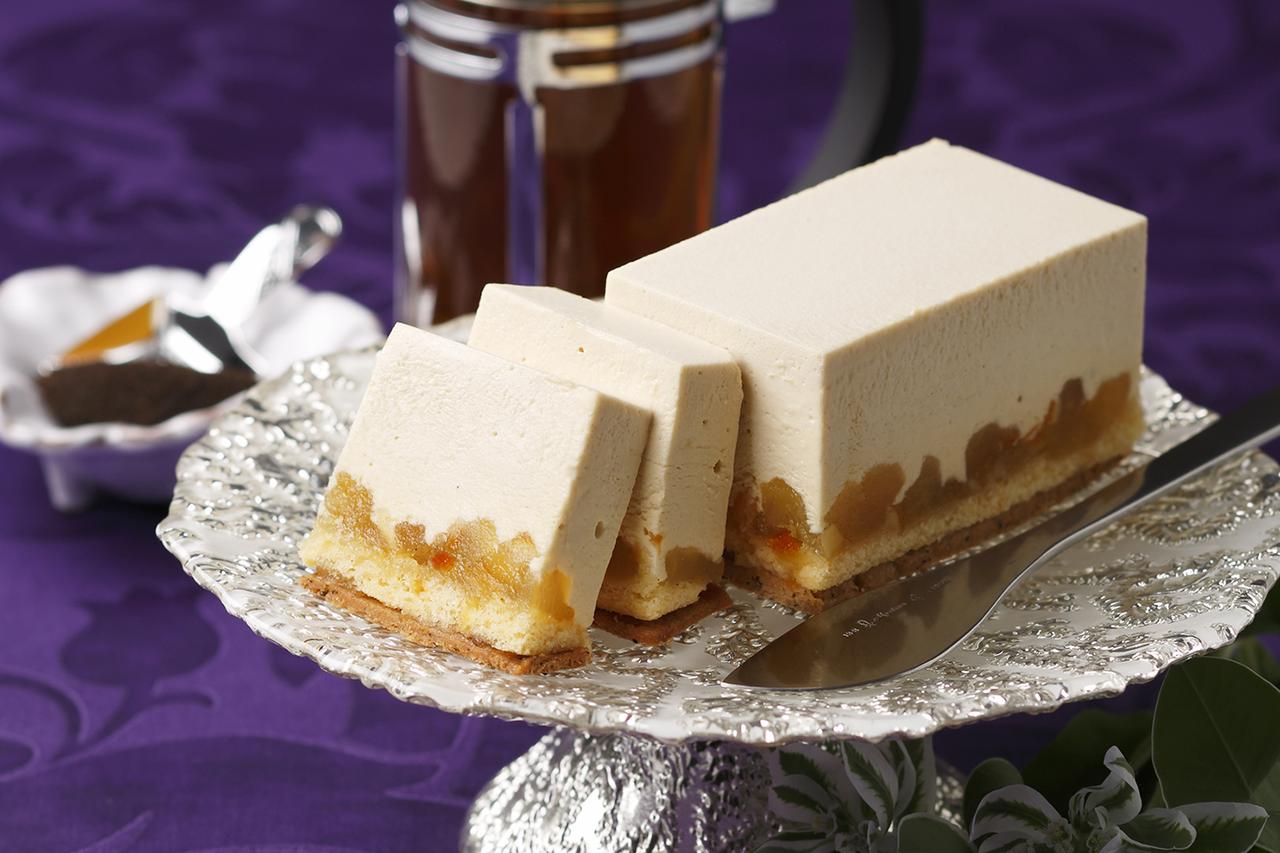 画像: フロマージュ・フレ フランスのクリームチーズを使用した紅茶風味の レアチーズムースと、あまくさ晩柑のペースト、国 産りんご、オレンジピールを重ねました。 チアシードとココナッツオイル入りの紅茶サブレが 食感のアクセントになった、上品な味わいに仕上 げたレアチーズケーキです。 価格： 1,944円（税込）