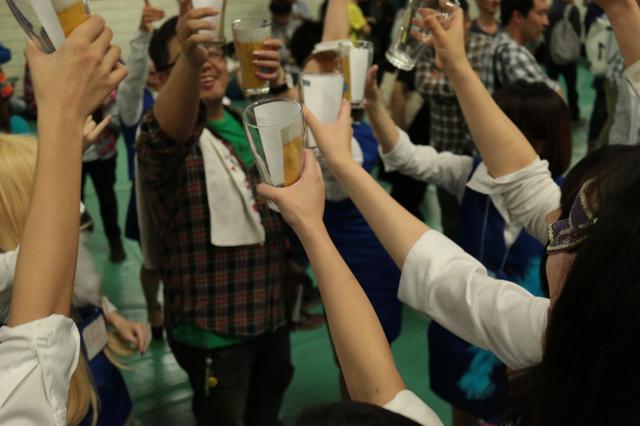 画像: 『今日も1日お疲れ様でした〜。乾杯わっしょーい!』