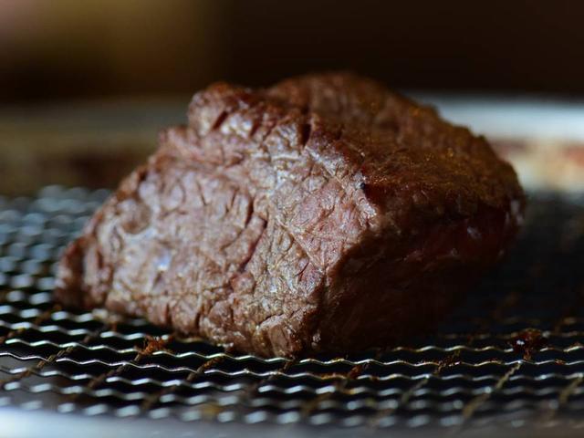画像2: SNS映えするブロック状の塊肉!