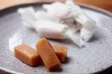 画像: オリジナルスイーツ『CARAMATE(キャラメーテ)』 日本ではめずらしいヤギのミルクを贅沢に使用したからだにやさしいキャラメルです。 ヤギの栄養価は、母乳に似ておりミルクアレルギーの人にも安心。タウリンが牛乳の約20倍あり滋養効果があります。