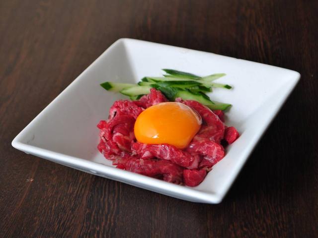 画像: 王道レアステーキユッケ