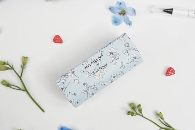 画像: <My Little Box × JILL STUART>から、ミラー付きの可愛いリップスティックケースをお届け。旅行などの外出時は忘れずに携帯してみて! ラッキーアイテムとして、幸運を呼び込むだけでなく、事故など危険な目に遭遇したときもあなたを守ってくれるかも♪