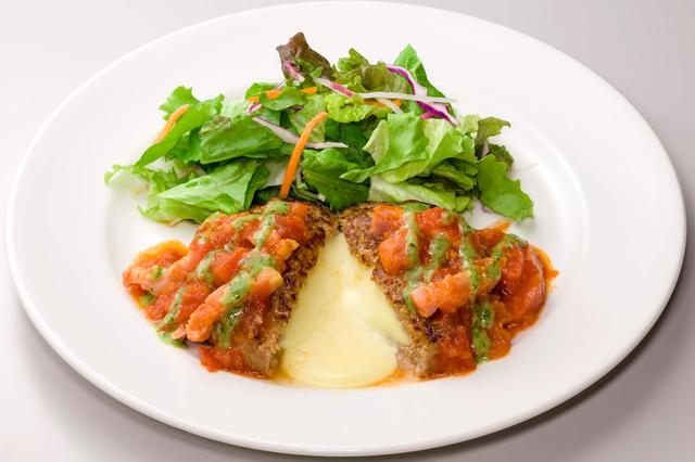 画像: トマトとバジルのイタリアンチーズINハンバーグ 599円 【通常699円】
