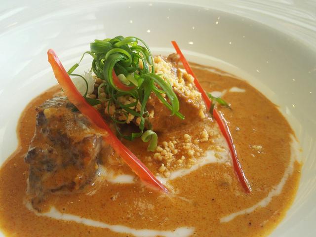 画像2: 牛ホホ肉のパナンカレー 千葉産ピーナッツクラスト添え