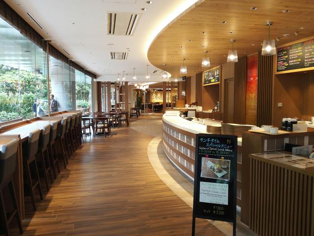 画像: 1Fのカジュアル・ダイニング 「ガレリアカフェ」は朝食からランチ、ディナーまでいつでも利用できるカジュアルダイニングです。テラスでは愛犬とお食事を楽しむこともできます!