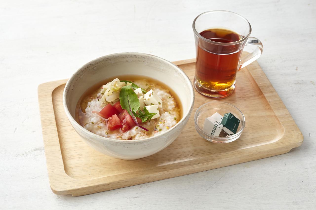 画像: 茶粥 お豆腐とトマト、ダージリンティー※モーニング 649円(税別)