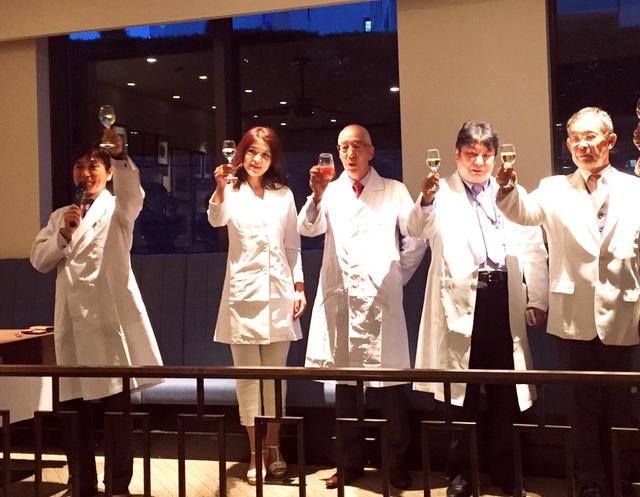 画像: 監修されたドクターによる乾杯!