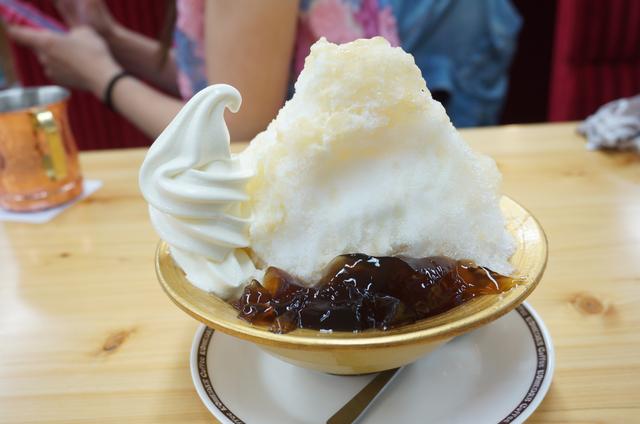 画像: まるでピーチティー?桃シロップ×紅茶ゼリーの「ピーチティー氷」650円