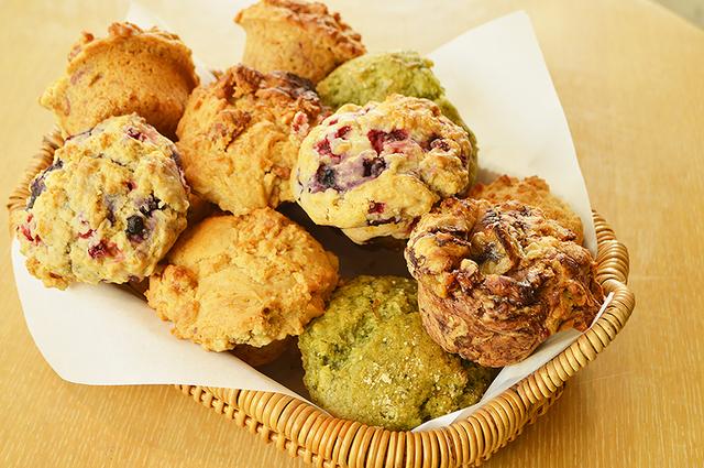 画像: ベジスイーツ各種 マフィン 4種 ¥ 410+税~ ベーグル 2種 ¥260+税~ クッキー 3種 ¥1,200+税 ブラウニー ¥340+税