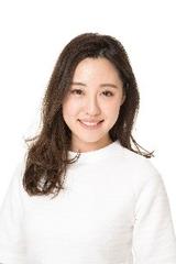 画像: 河津 美咲さん メイクページや新製品情報などを担当。 自身が乾燥肌のため、肌への刺激が少なく、保湿効果が高いアイテム選びを得意としている