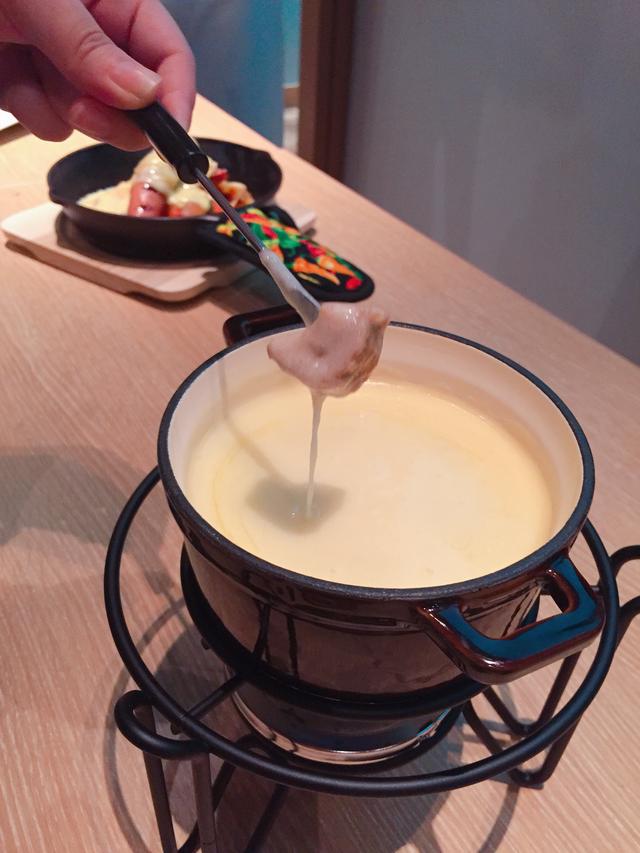 画像: チーズフォンデュは一度食べたら美味しすぎて止まりません!