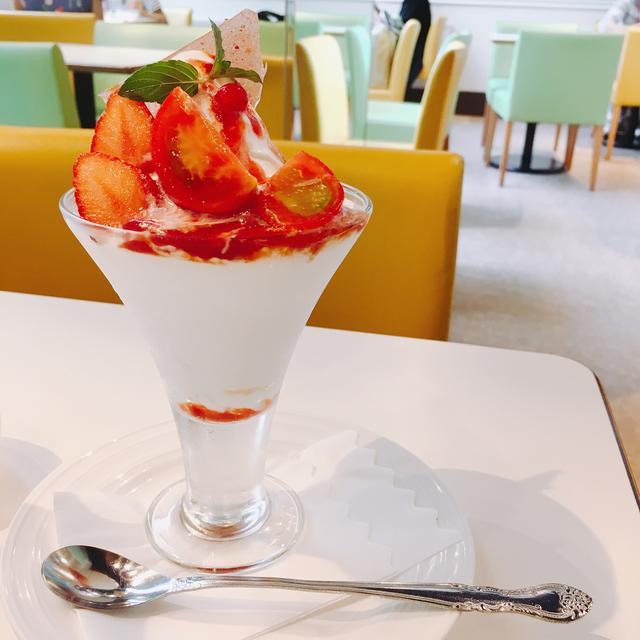 画像: 「ベリーベリー」さんの"旬のフルーツトマトと苺のジェラートパフェ" 1日20杯限定 750円(税抜)