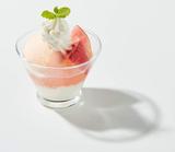 画像: 白桃のヨーグルトのミニパルフェ 399円 甘い白桃とさっぱりとしたヨーグルトが絶妙にとけ合ったデザートです。