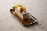 画像: ◆アールグレイとオレンジのケーキ 550円 紅茶のアーモンド生地でオレンジのムースと紅茶のムースを挟み、層にして重ね、オレンジやフランボワーズを華やかに飾りました。爽やかなオレンジと香り高いアールグレイのマリアージュが上品にお楽しみいただけるケーキです。