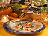 画像: HOMARD BLEU en carpaccio, sauce Don Carlo et gelée de concombre au parfum de menthe オマール海老とオシェトラキャヴィア ミント風味のジュレとソース ドン・カルロ オシェトラキャヴィアをあしらった、カルパッチョ仕立てのオマール海老を、コニャックが香るオマール海老の “ソース ドンカルロ”でお召し上がりいただきます。グリーンが鮮やかなミント風味のジュレが涼やかさを演出しています。