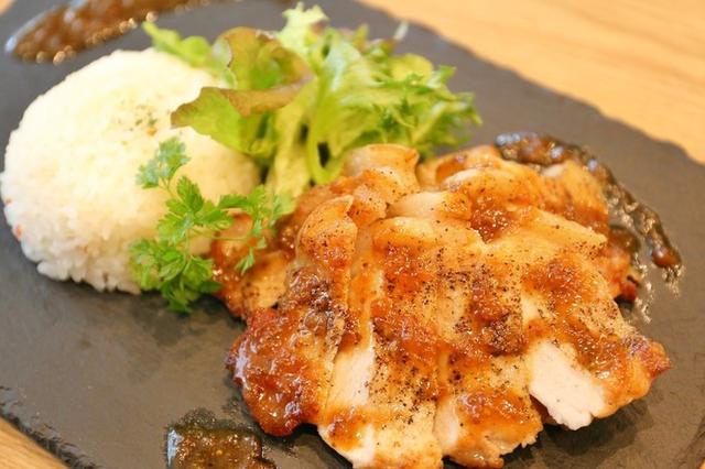 画像: 「岩中豚 肩ロースステーキ 和風マスタードソース」1,480円(税抜) ランチ・ディナー共に大人気のメニューです。岩手県の最高級銘柄"岩中豚"を使用し、臭みがなく、肉と脂の甘みがしっかりと感じられる味付けに仕上げました。ランチタイムに限り、バターライスをセットでご用意しております。