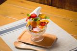 画像: ●朝パフェ ~南国フルーツとカラフル野菜のビタミン朝パフェ~ ¥780 カラフルトマト、パプリカ、マンゴー、ドラゴンフルーツ、クコの実、ヨーグルト、グラノーラ、キメ細やかでさっぱりしたのどごしの「もこもこソフトクリーム」を使ったカフェゼノンオリジナルパフェ。