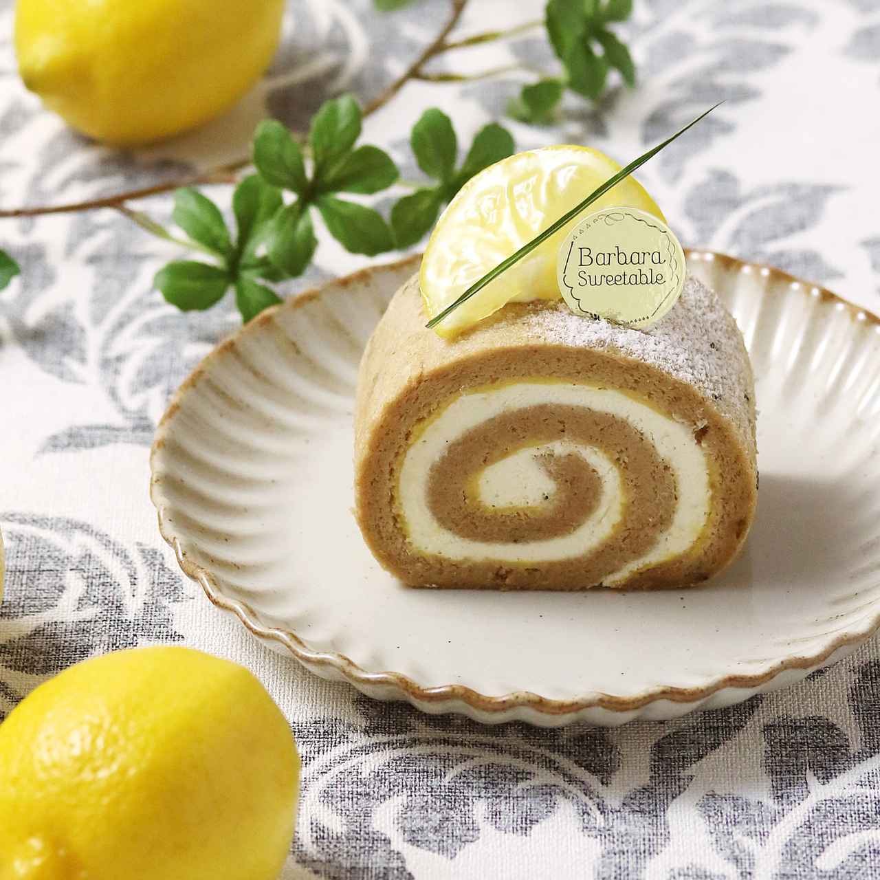 画像: 「レモンティーのロールケーキ(バニラアイス付き)」630円 しっとりと焼き上げたアールグレイ風味の生地に、ほどよい酸味のあるレモンカスタードと、爽やかにレモンが 香るレアチーズクリームを巻き込んだ、この時期だけのロールケーキです。