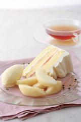 画像: ■商品名:白桃のショートケーキ ■価格:1,080円(税込) ■販売期間:8月1日(火)~ 8月31日(木)※福岡三越のみ7月15日(土)~8月31日(木) ■販売店舗:全店 ■商品説明:夏季限定!みずみずしいフレッシュな白桃をヨーグルト入りの生クリームとスポンジでサンドした、爽やかなショートケーキ。
