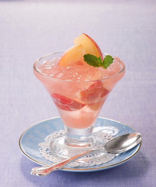 画像: ・桃のフレッシュ&ゼリー 349円(税込376円) 旬を迎えた桃の味わいをまるごと感じていただけるよう、桃を皮ごとミキシングしました。