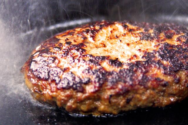 画像: 松阪牛100%のハンバーグステーキ