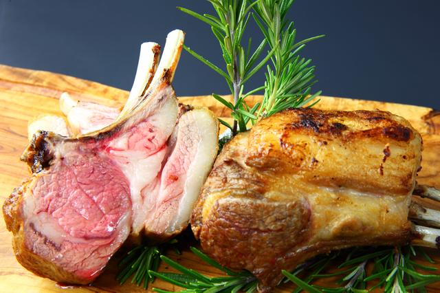 画像: オーストラリア産仔羊骨付き背肉のロースト