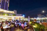 画像2: 横浜港の潮風を感じるテラス席で夜景と楽しむ 「シーフードBBQ」はいかが?