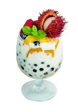 画像: ランプータンとタピオカミルク ココナッツアイス添え ¥820(南翔饅頭店) ライチやマンゴーなどが入った南国の風薫るトロピカルなドリンク。