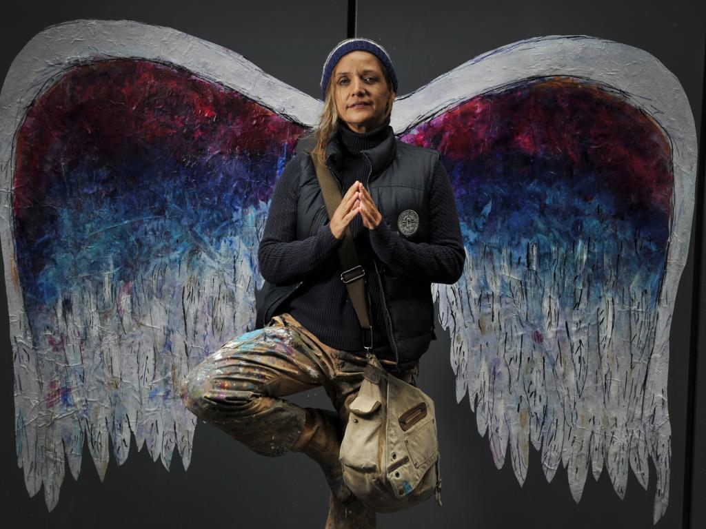 画像: <Colette Miller(コレット・ミラー)氏プロフィール> ヴァージニア州ヴァージニア州出身 ロスアンゼルス在住。Richmond Virginia Commonwealth Universityアートスクールを卒業。UCLAにて映画研究・編集を勉強しドキュメンタリー映画project“The Global Angel”を立ち上げる。2012年ストリートアート”Angel Wing Project”スタートし世界へと広げていき、瞬く間にSNSによってムーブメントとなったアーティスト。