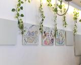 画像2: 赤い館の庭と森をイメージしたカフェ